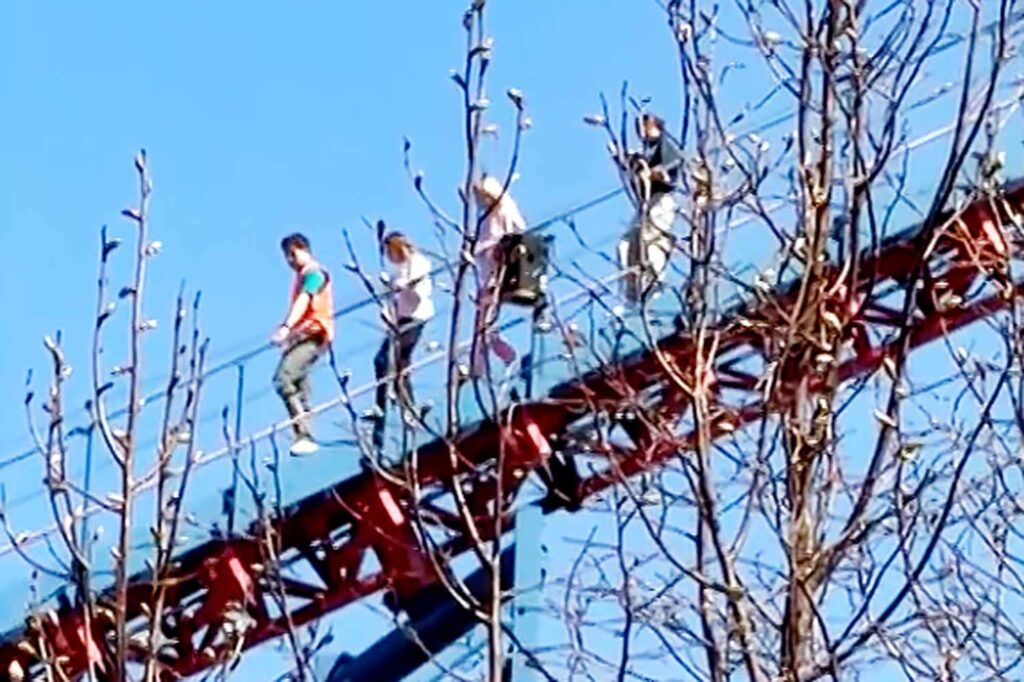 Superman-Ride-Malfunction-042826-1-842a9dc7b77f4a5ea928a31415104528