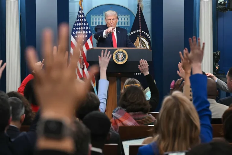 lead-trump-briefing-room_2988