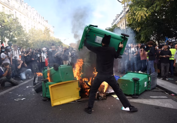 2026-10-06t151108z-1438866178-rc2rxnacyru3-rtrmadp-3-france-protest